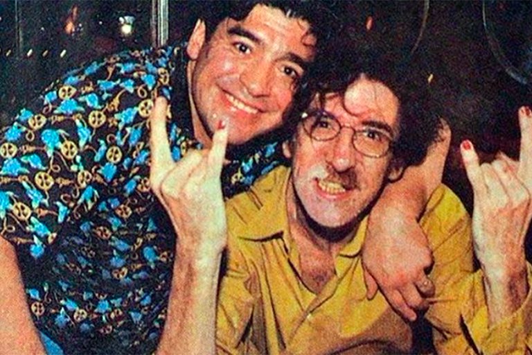 Charly García le escribió una carta de puño y letra a Diego Maradona: “Espérame ahí… invita la casa”