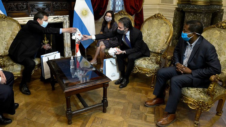 Martín Guzmán y Sergio Massa, aislados luego del caso positivo de COVID-19 de un integrante de la misión del FMI, dieron negativo al hisopado