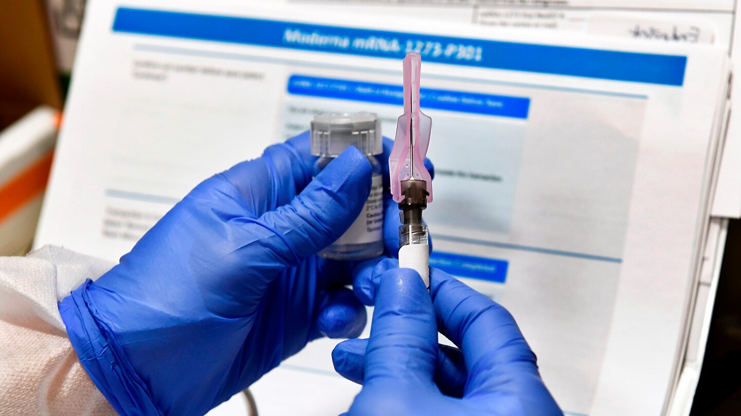 Coronavirus: Moderna asegura que su vacuna tiene casi 95% de efectividad