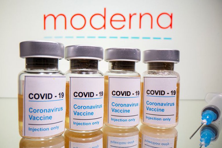 Comprueban que la vacuna de Moderna es eficaz en adultos mayores