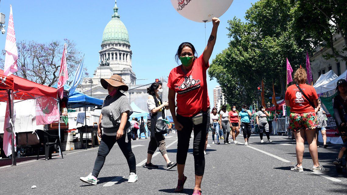 Agrupaciones de barrios populares piden aborto legal «para que dejen de morir nuestras mujeres»