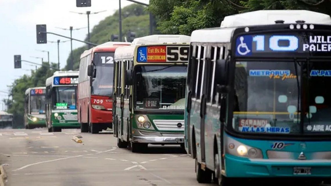 El Gobierno analiza abrir el uso del transporte público en el AMBA para los no esenciales