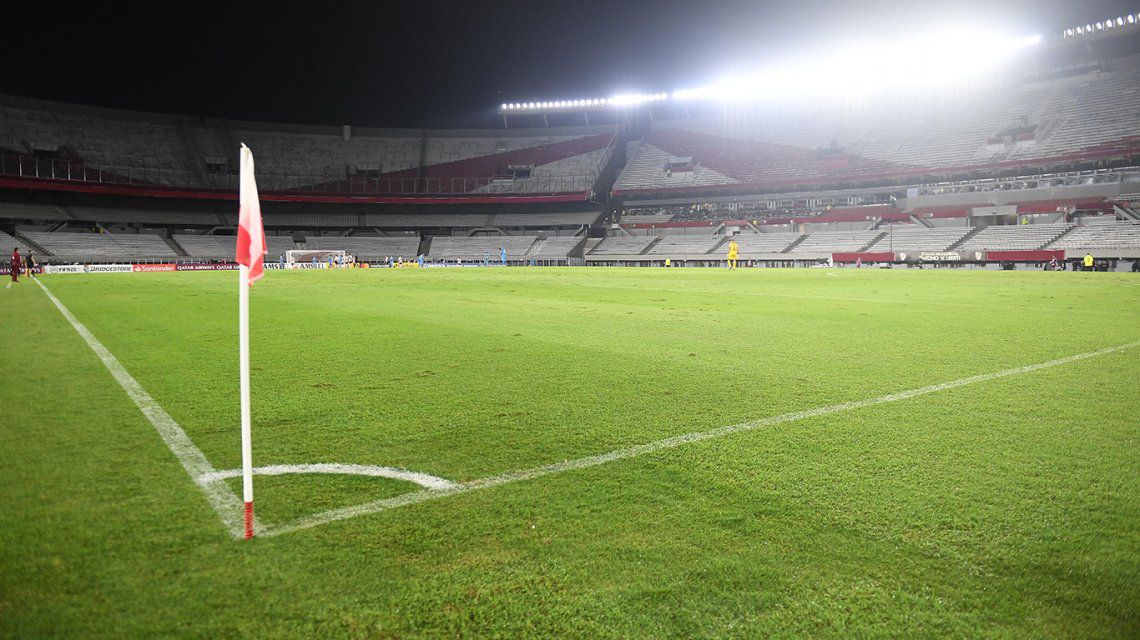 Matías Lammens: «Falta mucho para que vuelva el público a los estadios de fútbol»