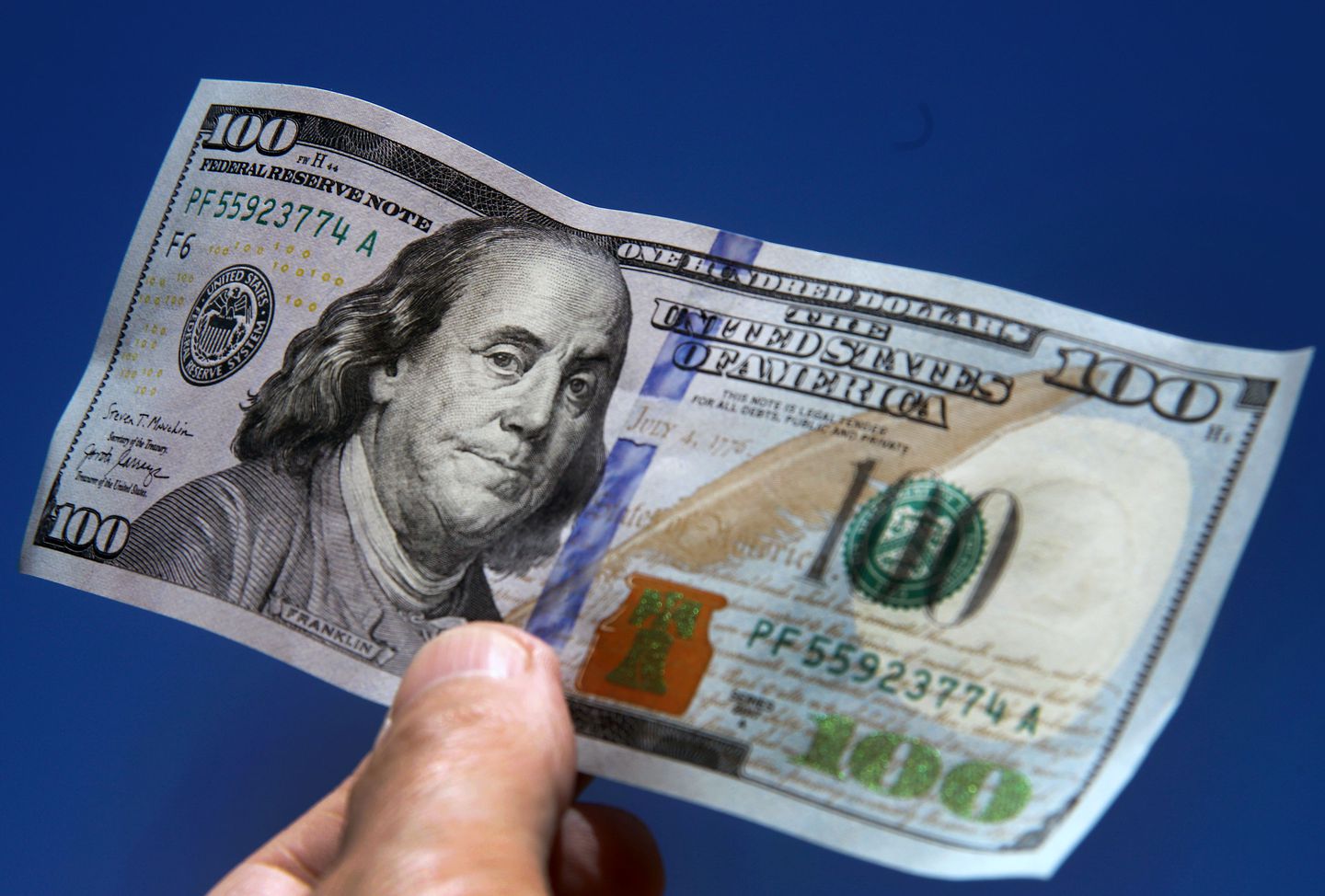 Dólar hoy: a cuánto cotizaron el blue y el oficial el lunes 11 de enero