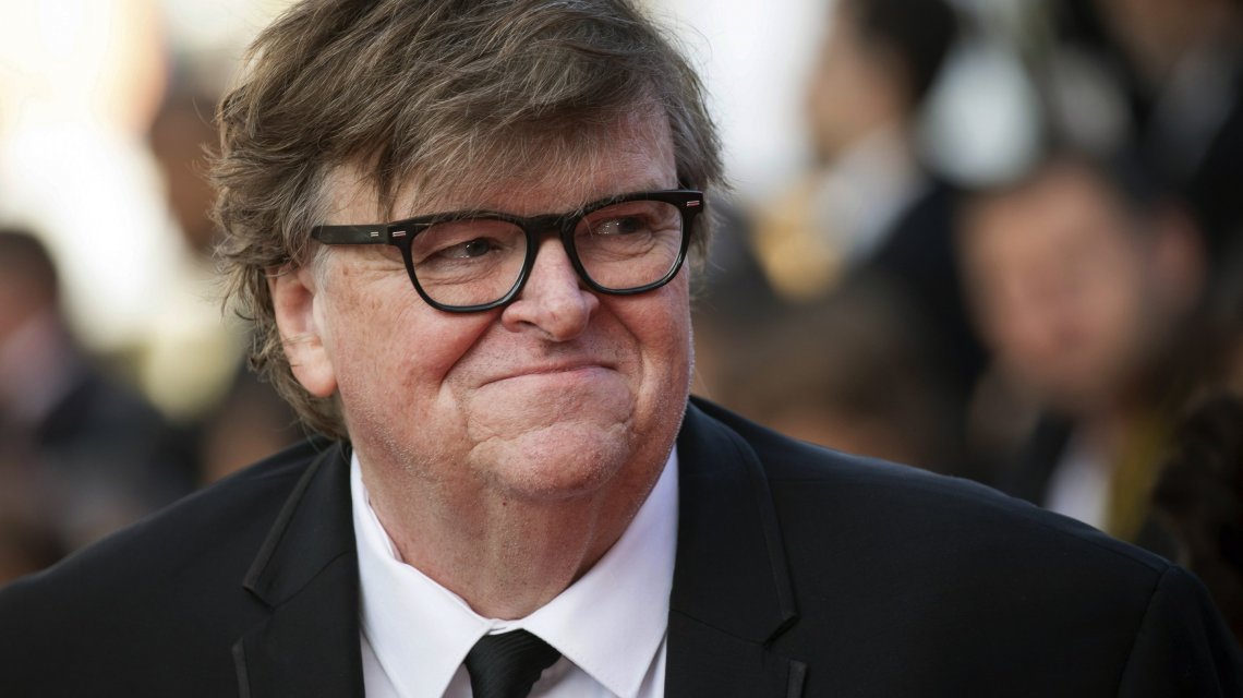 Michael Moore insta a Biden a expropiar Pfizer