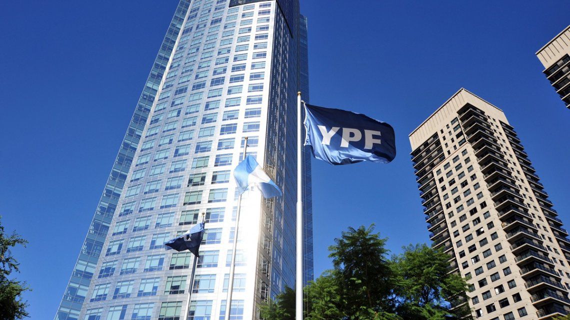 YPF volvió a mejorar la oferta para renegociar su deuda