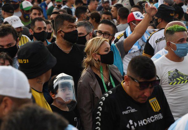 Miles de personas pidieron justicia por la muerte de Maradona