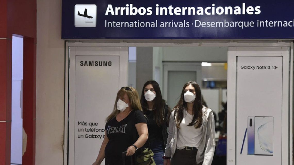 El Gobierno suspende todos los vuelos desde México, Brasil y Chile