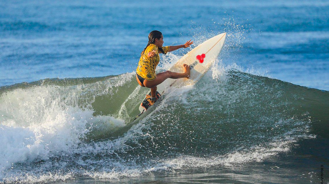 Conmoción en el surf: murió una joven de 22 años tras ser alcanzada por un rayo