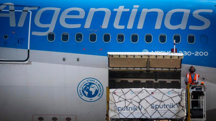 Retorna desde Moscú un nuevo vuelo de Aerolíneas Argentinas con más dosis de la vacuna Sputnik V
