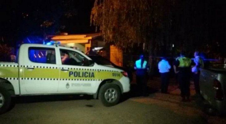 Tucumán: sacaron un cuerpo con un tiro de una casa en llamas