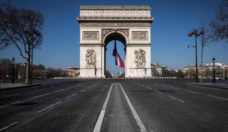 Francia: invitan a retirarse de las Fuerzas Armadas a militares críticos