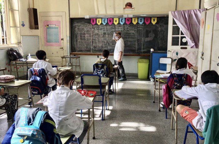Los chicos de Primaria de la Ciudad de Buenos Aires vuelven a clases presenciales con el aula completa