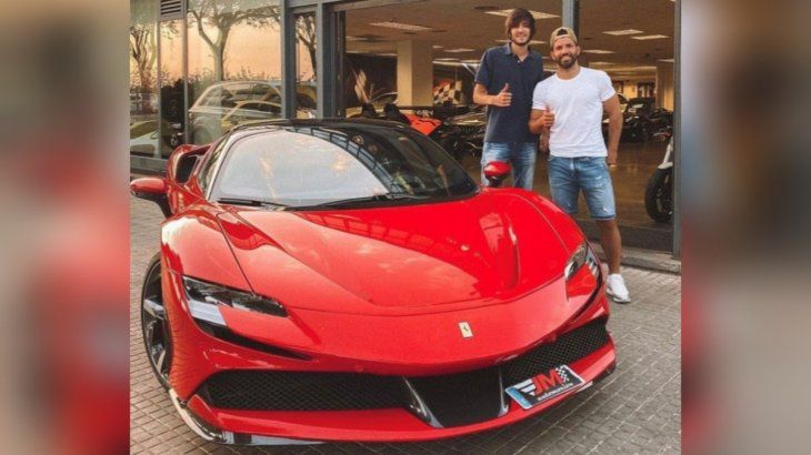 La lujosa Ferrari que el Kun Agüero se compró en Barcelona