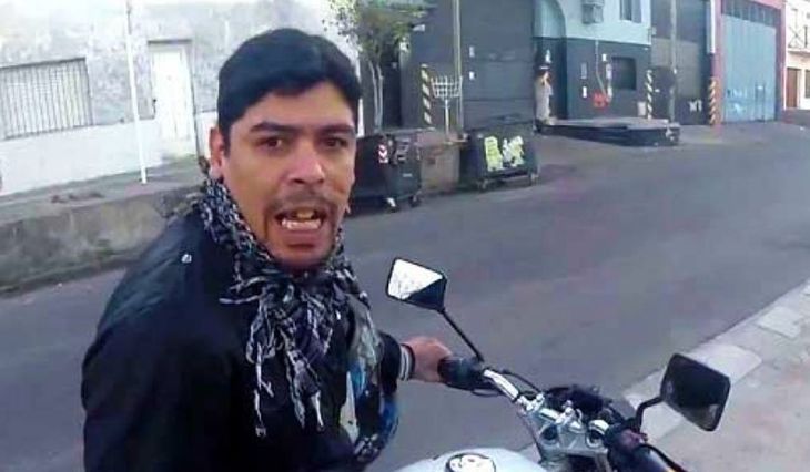 Detuvieron por violencia de género al motochorro que quedó escrachado cuando le robaba a un turista