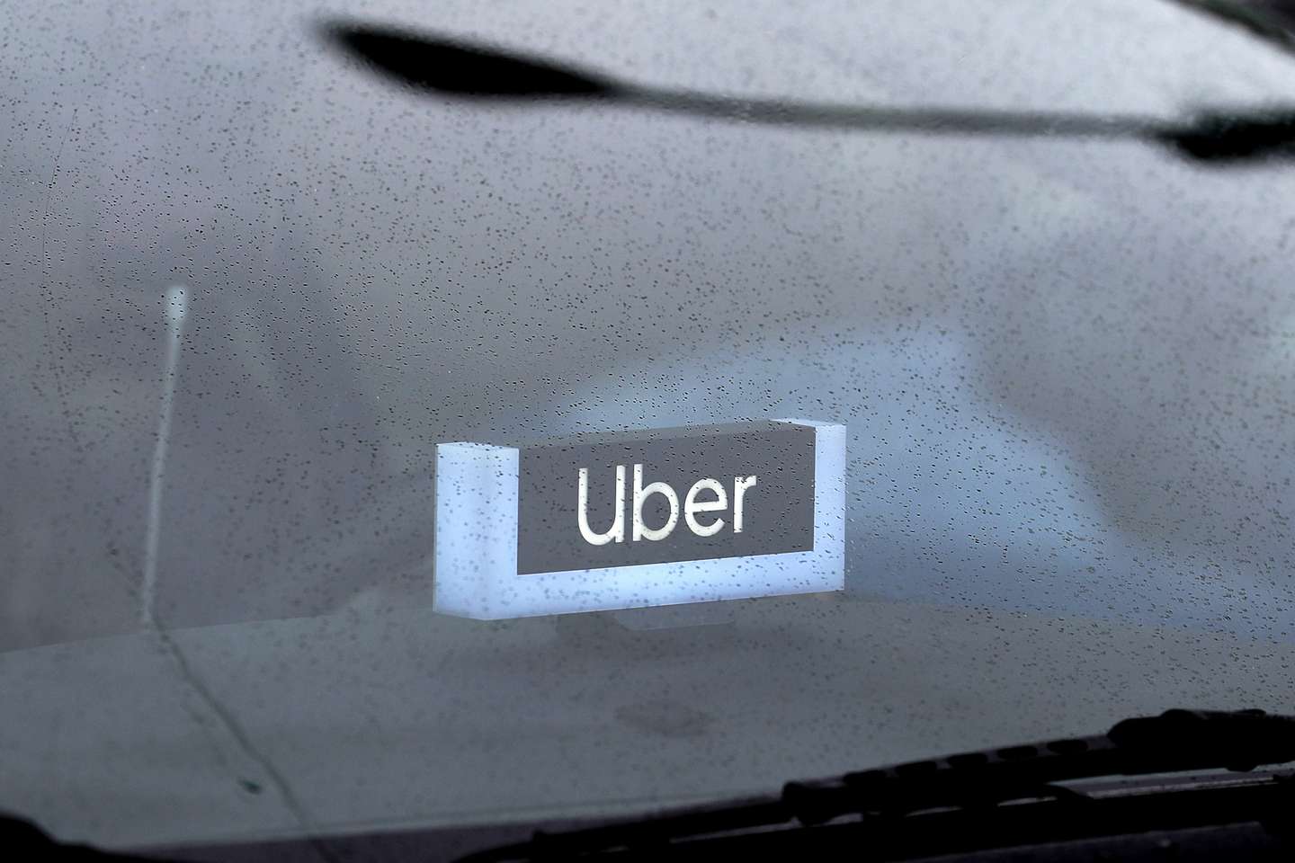 Golpe a Uber: deberá clasificar a los conductores como empleados en Ámsterdam