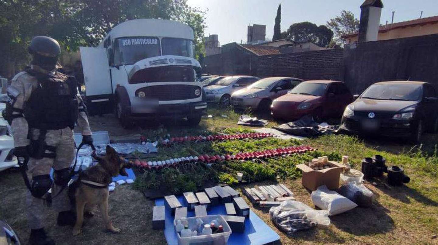 Cayó un motorhome narco en Córdoba: huerta de marihuana, hongos y armas de fuego escondidas en el entrepiso
