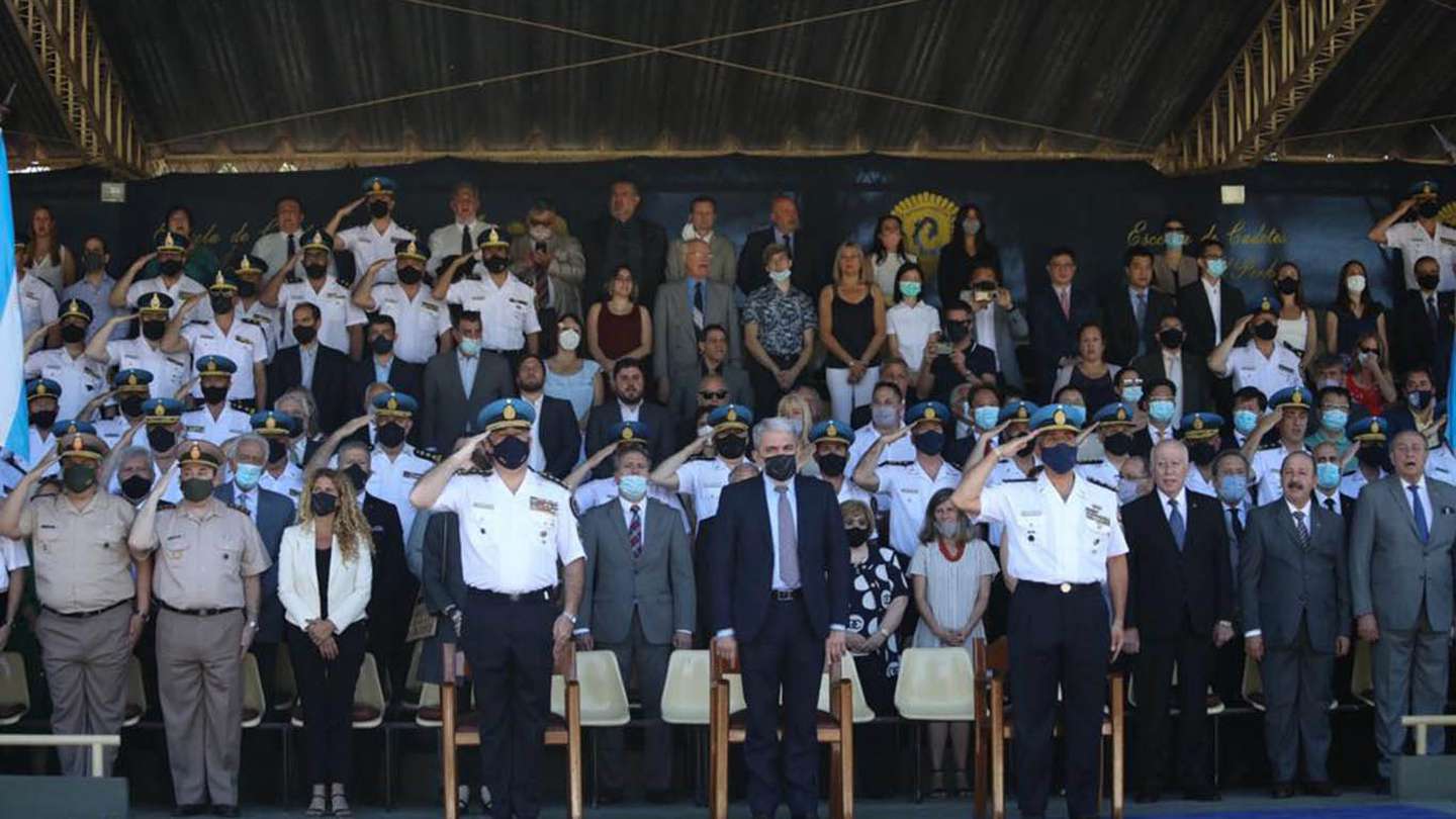 El ministro de Seguridad Aníbal Fernández encabezó el acto central de los festejos por el bicentenario de la Policía Federal Argentina