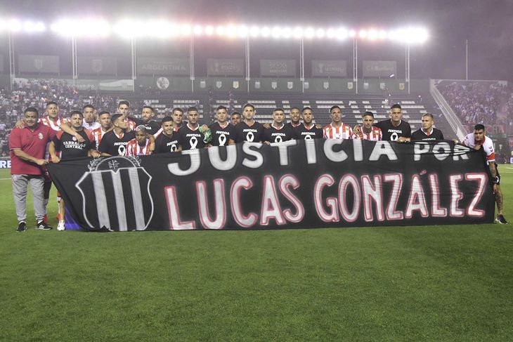 El homenaje de Barracas Central a Lucas González