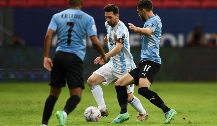 Uruguay vs Argentina por Eliminatorias