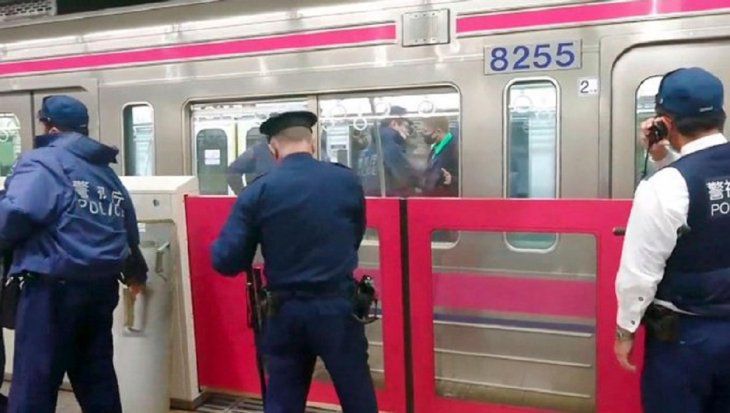 Halloween: múltiples heridos por el ataque de un hombre disfrazado del Joker en el metro de Tokio