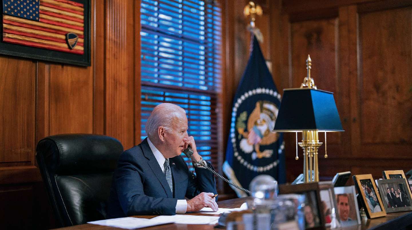 Joe Biden le advirtió a Vladimir Putin que EEUU “responderá de forma decisiva” ante una invasión a Ucrania