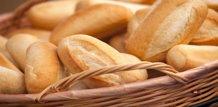El Gobierno acordó congelar los precios del pan y la harina hasta 2022