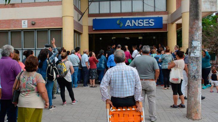 ANSES le pide a los bancos que el trámite de «Fe de Vida» no sea presencial