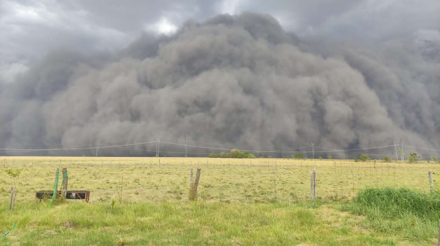 Incendios en Corrientes: un temporal de viento provocó una nube de cenizas que llegó hasta Paraguay