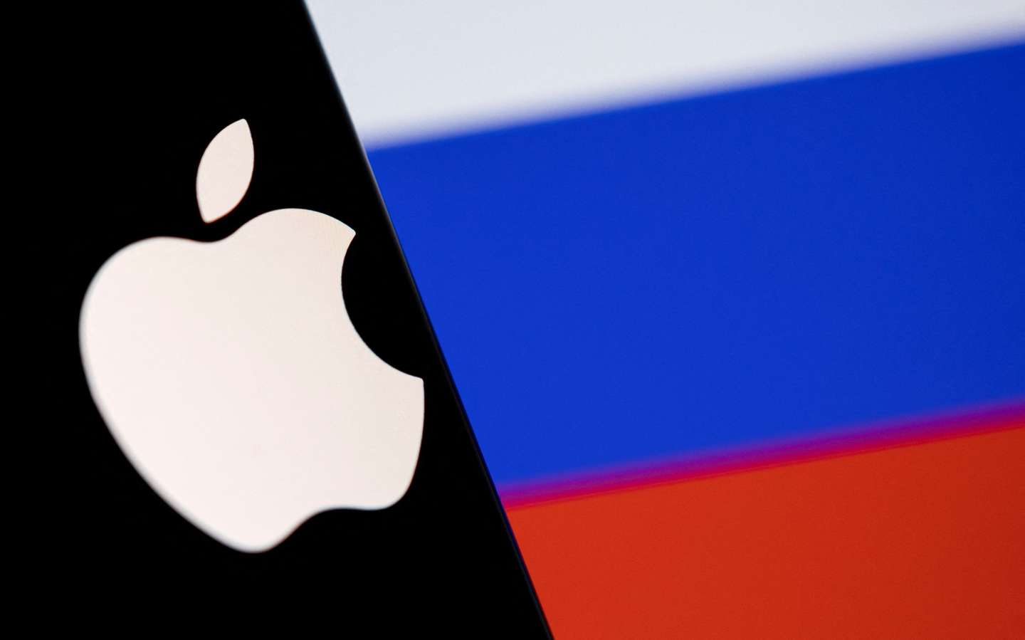 Apple frena la venta de sus productos en Rusia y envía ayuda a Ucrania