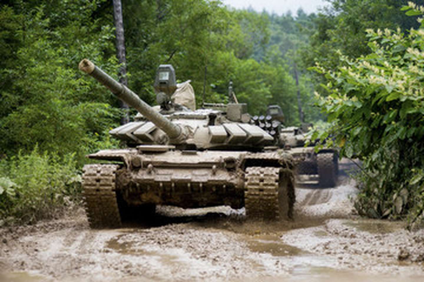 Una influencer ucraniana enseña en TikTok cómo manejar un tanque de guerra