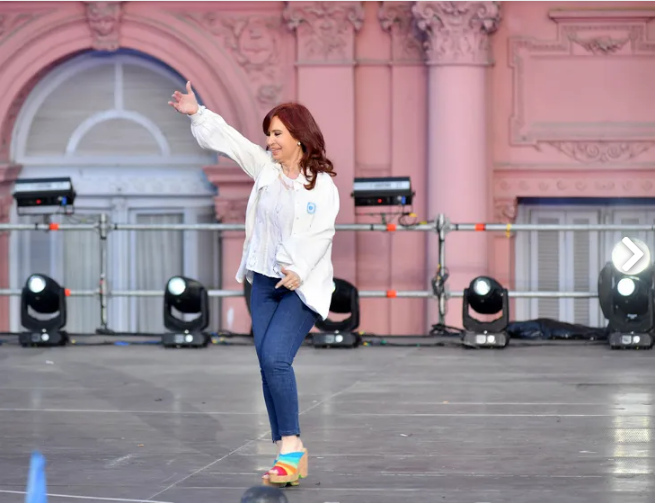 Cristina Kirchner anticipó en diciembre que iba a ir por los dólares de los paraísos fiscales