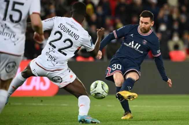 El golazo de Lionel Messi en el triunfo del PSG ante Lorient