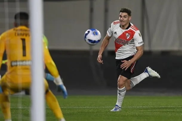 Copa Libertadores: con seis goles de Julián Álvarez, River le ganó 8-1 a Alianza Lima