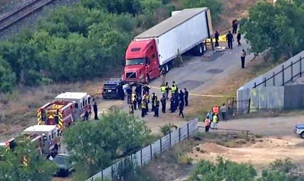 Encontraron 46 migrantes muertos en un camión abandonado en Texas