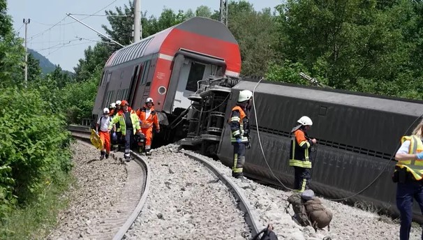 Tragedia en Alemania por el descarrilamiento de un tren