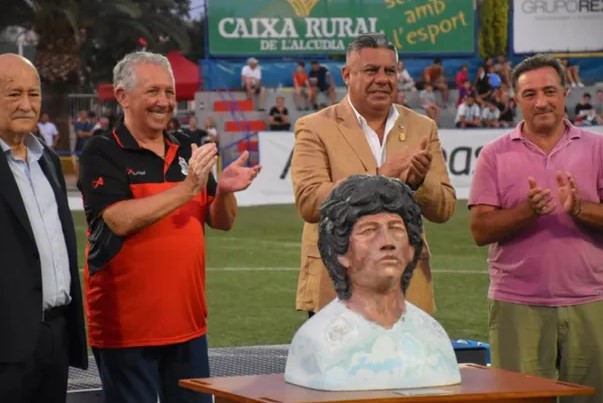 Homenajearon a Diego Maradona en L’Alcudia