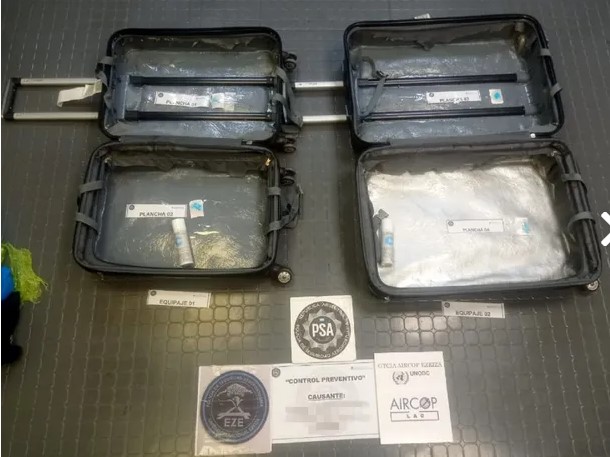 Alerta Aeropuerto de Ezeiza: cayó narco con 24 kilos de cocaína