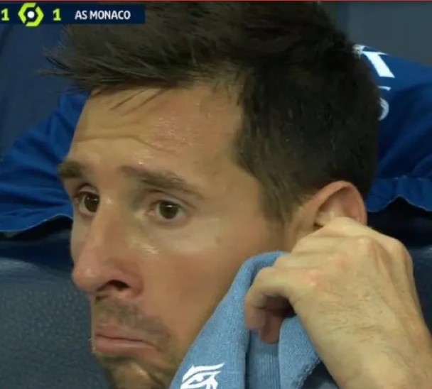 La reacción de Messi luego de ser reemplazado en PSG
