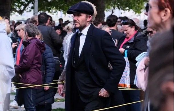 David Beckham hace fila para despedir a la Reina Isabel