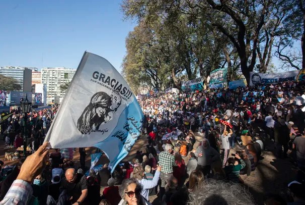 Movilización del Frente de Todos a Parque Lezama en apoyo a Cristina Kirchner
