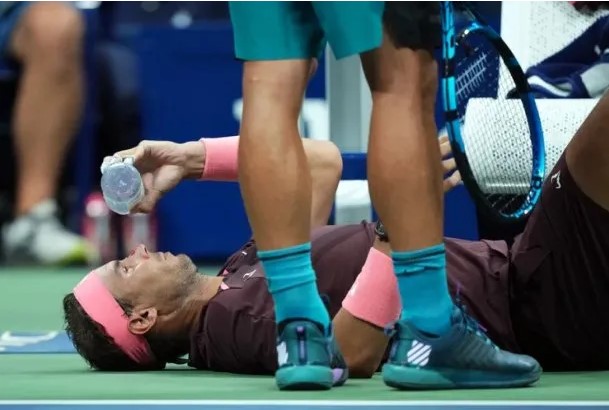 El insólito golpe que se dio Rafa Nadal con la raqueta en pleno US Open