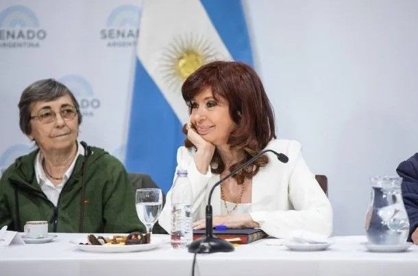 Primera aparición pública de Cristina Kirchner tras el atentado: «Estoy viva por Dios y la Virgen»