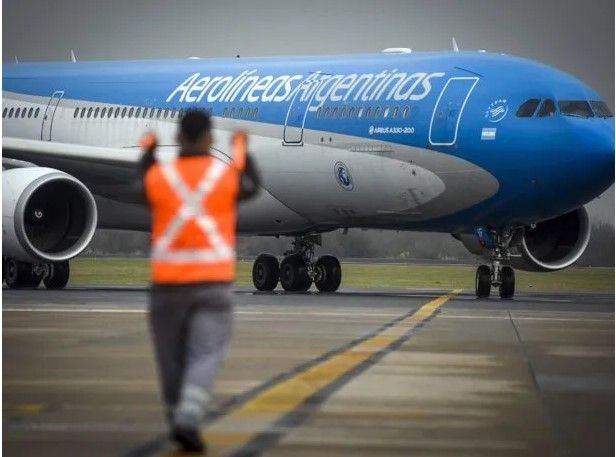 Aerolíneas Argentinas sancionará al pasajero que dijo llevar una bomba