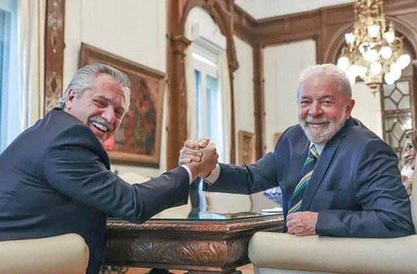 Alberto Fernández felicitó a Lula da Silva por el triunfo en las elecciones en Brasil
