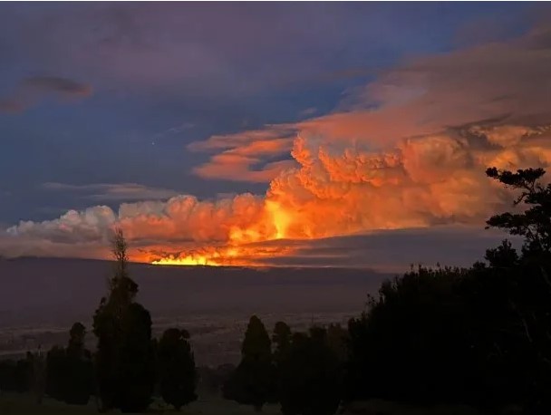 El volcán Mauna Loa de Hawái entró en erupción después de 40 años