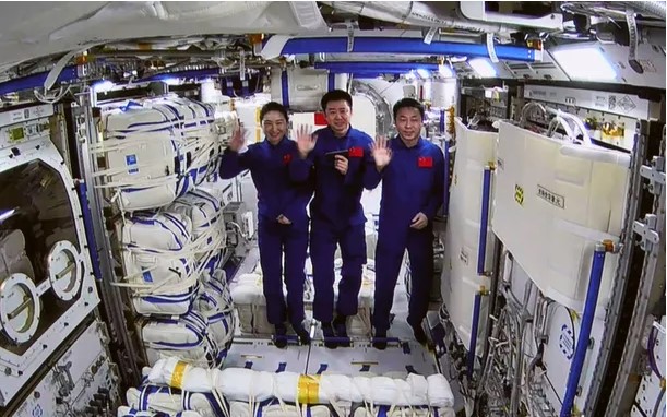 Astronauta chino establece un nuevo récord de permanencia en el espacio