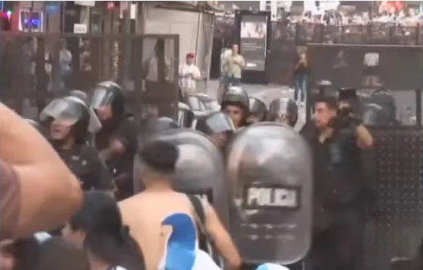 Incidentes en el Obelisco: vallado, represión policial y detenidos