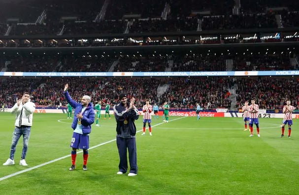 Atlético Madrid ganó y homenajeó a los campeones del mundo