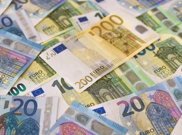Más allá del euro: qué otros países comparten moneda